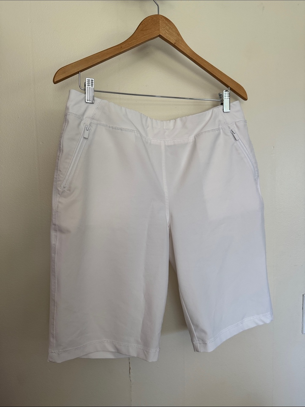 Chico's Zenergy white shorts with Zip Pockets